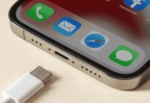 长沙苹果15维修分享iPhone15改USB-C接口后能和安卓用户互借充电器吗 